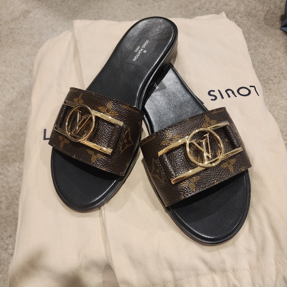 LV lock it flat mule size 7.5 Brown